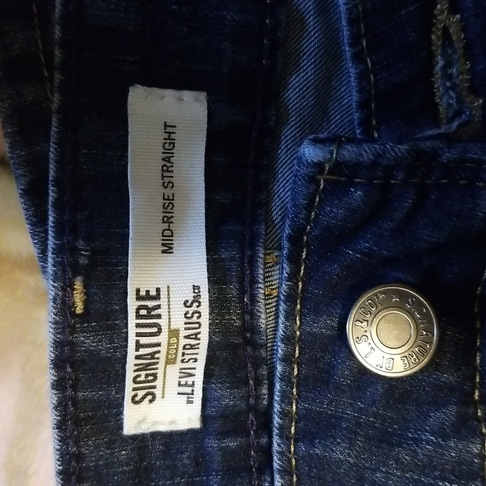 Levi's - Picture 2 of 5